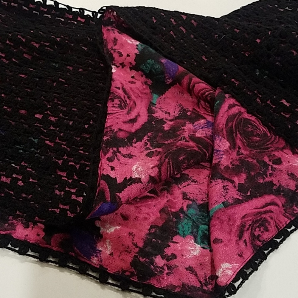 Apt. 9 Infinity Circle Scarf Pink Roses Black Knit NEW One Size Gift Winter